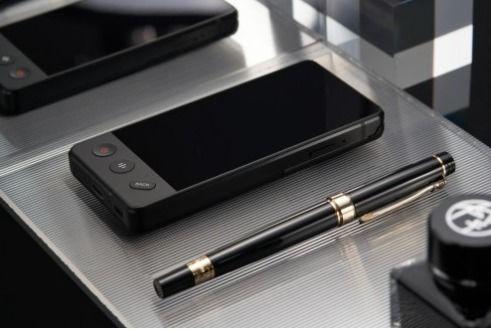 訊飛雙屏翻譯機(jī)亮相國(guó)際消博會(huì) 超強(qiáng)ai翻譯彰顯中國(guó)智慧